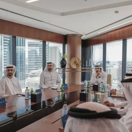 الشيخ حمدان أثناء إطلاق مبادرة دبي جلوبال. الصورة من تويتر الشيخ حمدان