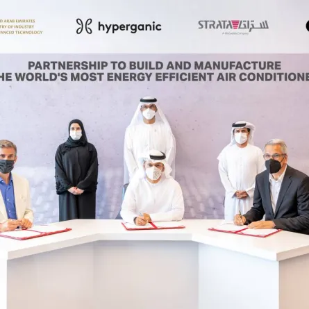 توقع اتفاقية شراكة لتصنيع مكيفات هواء منزلية تعد الأكثر كفاءة في العالم. الصورة من "وام"