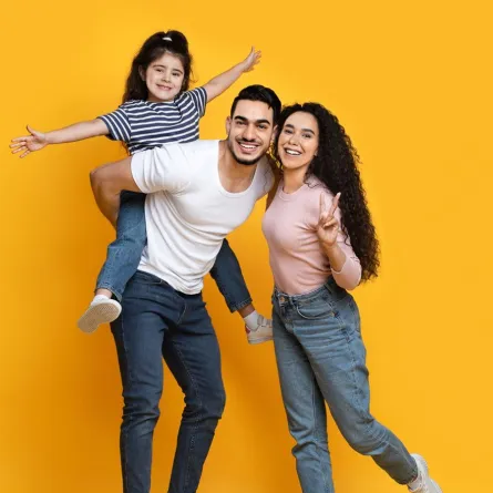 العائلة السعيدة قوامها الأب والأم