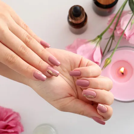 أكثر ألوان المناكير شعبية في صيف 2022