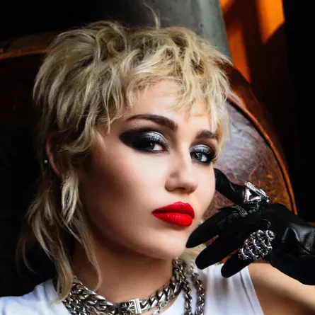 تسريحات شعر ناعمة من وحي مايلي سايرس