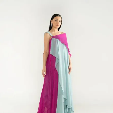 فستان من علامة مها الحديبي