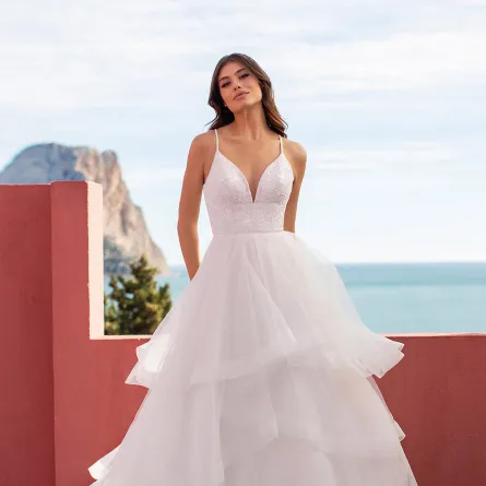 فستان زفاف بطبقات من white one by pronovias
