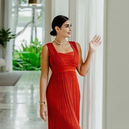 ياسمين صبري تتألق بالأحمر