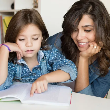 تعليم الأطفال القراءة بالمنزل