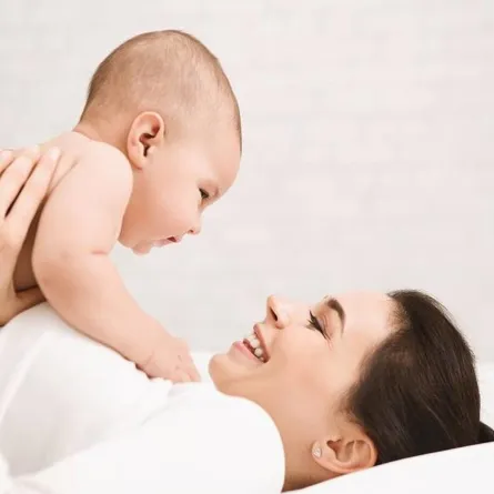 طريقة العناية بالطفل في الشهر الرابع