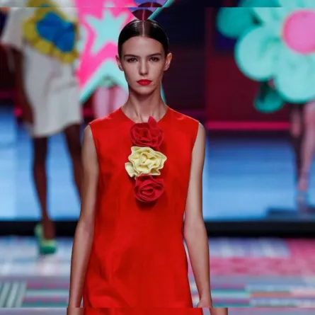 إطلالة مونوكروم من أجاثا رويز دي لا برادا  Agatha Ruiz De La Prada