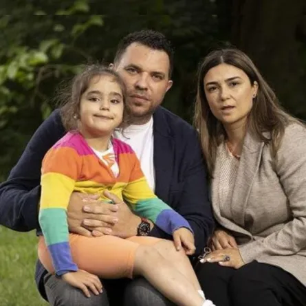 ماريا تاناسا مع والديها