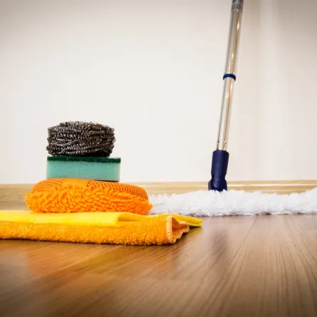 تنظيف الأرضية الخشبية