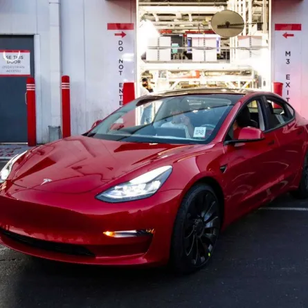 تسلا 3 رقم 2 مليون تخرج من المصنع