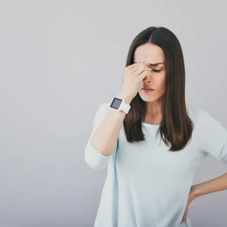 صورة لامرأة تشعر بالتعب