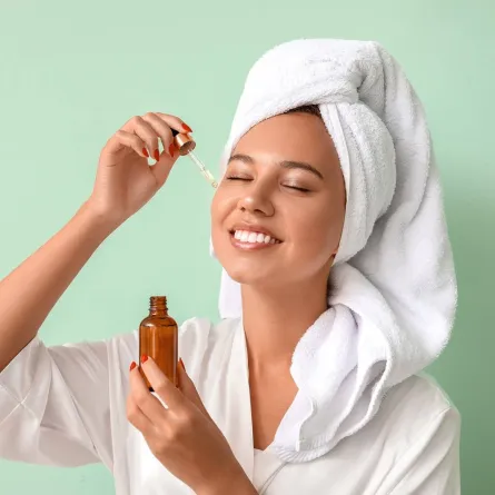 تحتاج البشرة بعد سن الأربعين إلى عناية خاصة لحمايتها من التجاعيد وظهور الخطوط الدقيقة