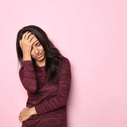 صورة لحامل تعاني من آلام بالرحم