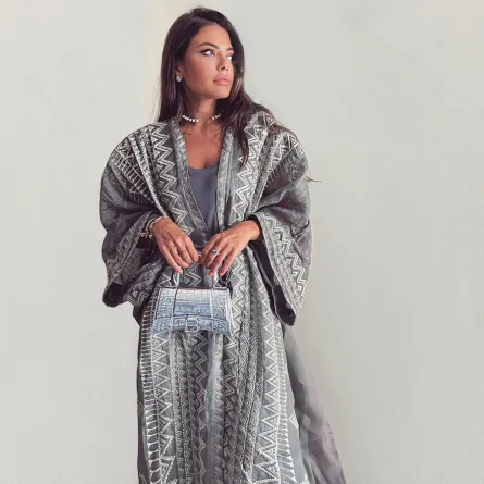 العنود بدر بعباية مطرزة