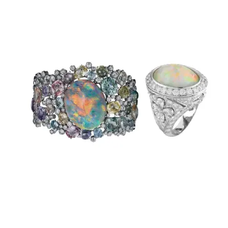 مجوهرات مرصعة بحجر الأوبال