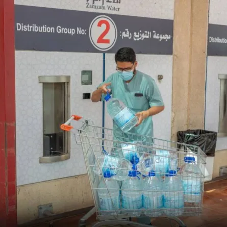 مشروع الملك عبد الله لسقيا زمزم يوفر خدماته لضيوف الرحمن على مدار 24ساعة