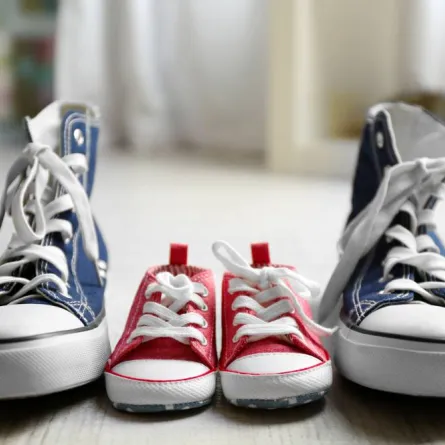 طرق متبعة في تنظيف الحذاء الجديد من دون إتلافه