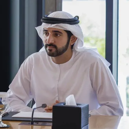 حمدان بن محمد يعتمد منظومة تكريم للطلبة الأوائل - الصورة من وام