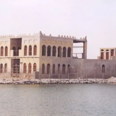 تظهر الصورة ميناء العقير مصدر الصورة وزارة السياحة