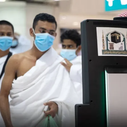 روبوت توجيهي داخل المسجد الحرام بـ (11) لغة للرد على الحجاج في المسائل الشرعية