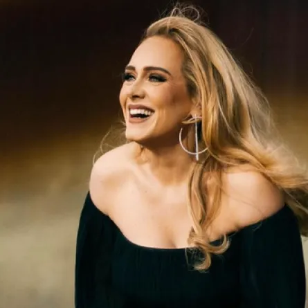 النجمة البريطانية أديل 