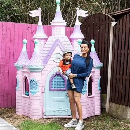 أكثر الأطفال تدليلاً في بريطانيا عمره عام واحد