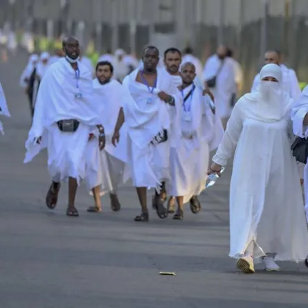 "وَشَاهِدٍ وَمَشْهُودٍ".. ظاهرة نادرة يشهدها الحجاج يوم عرفة