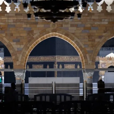 (400) متطوع ومتطوعة من طلاب كلية الحرم المكي يشاركون في الخدمات التطوعية خدمة لضيوف الرحمن