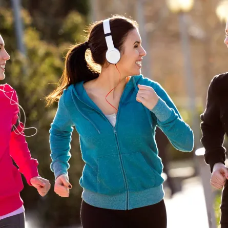 فوائد المشي السريع لمدة ساعة يومياً