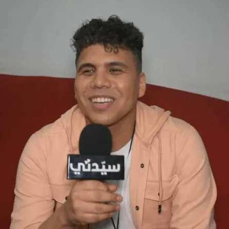 المطرب عمر كمال خلال لقائه مع كاميرا سيدتي - تصوير محمد عربي - خاص سيدتي