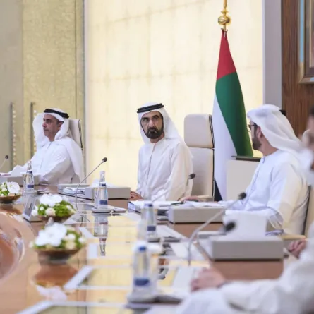 الإمارات تسمح لمواطنيها العاملين في الحكومة بأخذ إجازة لمدة عام لإدارة أعمالهم الحرة - الصورة من حساب الشيخ محمد بن راشد