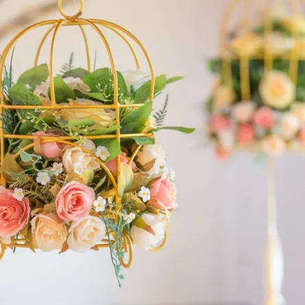 من الإكسسوارات المستخدمة في تزيين الأشجار