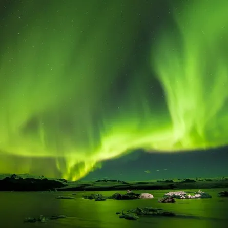 صورة السماء باللون الأخضر