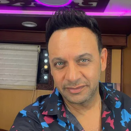 مصطفى قمر - الصورة من حسابه على انستغرام