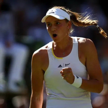 إيلينا ريباكينا تتوج ببطولة ويمبلدون بعد فوزها على أنس جابر - الصورة من موقع "الرياضية" على تويتر