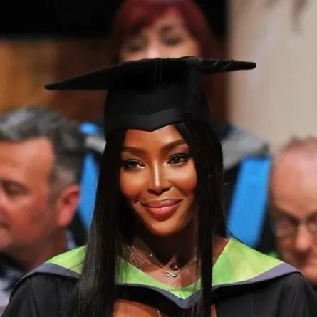 نعومي كامبل في حفل التخرج 