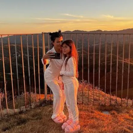 كورتني كارداشيان مع ابنتها