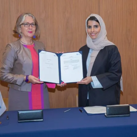 سارة النعيمي وأوتيه كلامرت. الصورة من "وام"