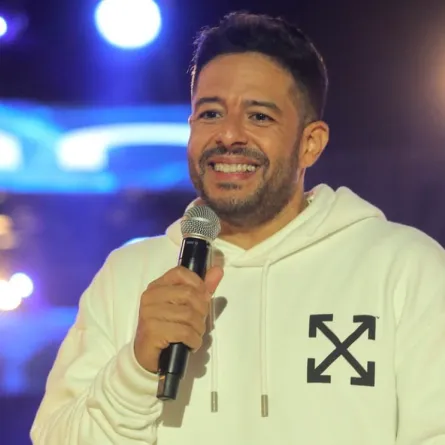 محمد حماقي  - الصورة من حسايه على الانستجرام