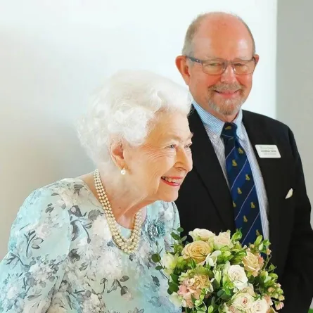 الملكة إليزابيث تفتتح مؤسسة دار لرعاية المسنين- الصورة من حساب The Royal Family على إنستغرام