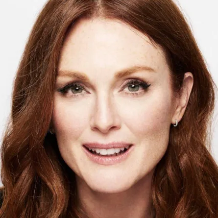 جوليان مور - الصورة من الصفحة الرسمية لمهرجان  البندقية السينمائي الدولي عبر الفيس بوك