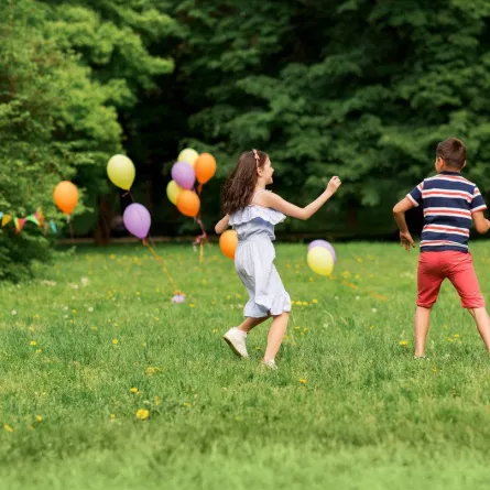 صورة لأطفال يلعبون