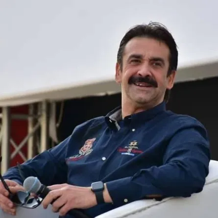 كريم عبد العزيز-  صورة من صفحته الرسمية على فيسبوك