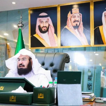 السديس يوجه قيادات رئاسة شؤون الحرمين بوضع خطة تشغيلية لموسم العمرة - الصورة من حساب شؤون الحرمين