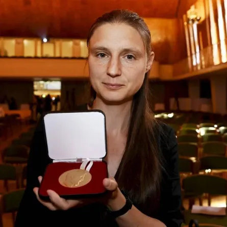 مارينا فيازوفسكا Maryna Viazovska ثاني امراة تحصل على الجائزة - الصورة من موقعpopsci.com