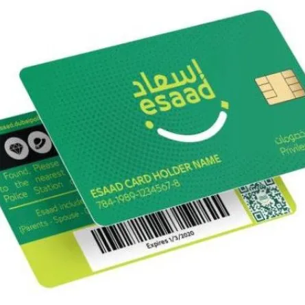 منح بطاقة "إسعاد" لحاملي الإقامة الذهبية. الصورة من مكتب دبي الإعلامي