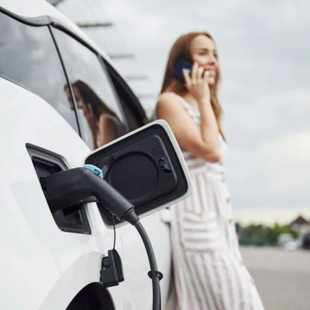 كيف أحافظ على السيارات الكهربائية