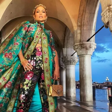 صيحات موضة أطقتها جنيفير لوبيز