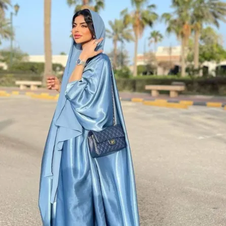 موديلات عبايات باللون الأزرق