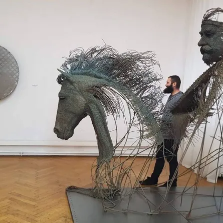 وجوه داريوس هوليا Darius Hulea المعدنية الأسطورية غاضبة ومفكرة ومتفلسفة!